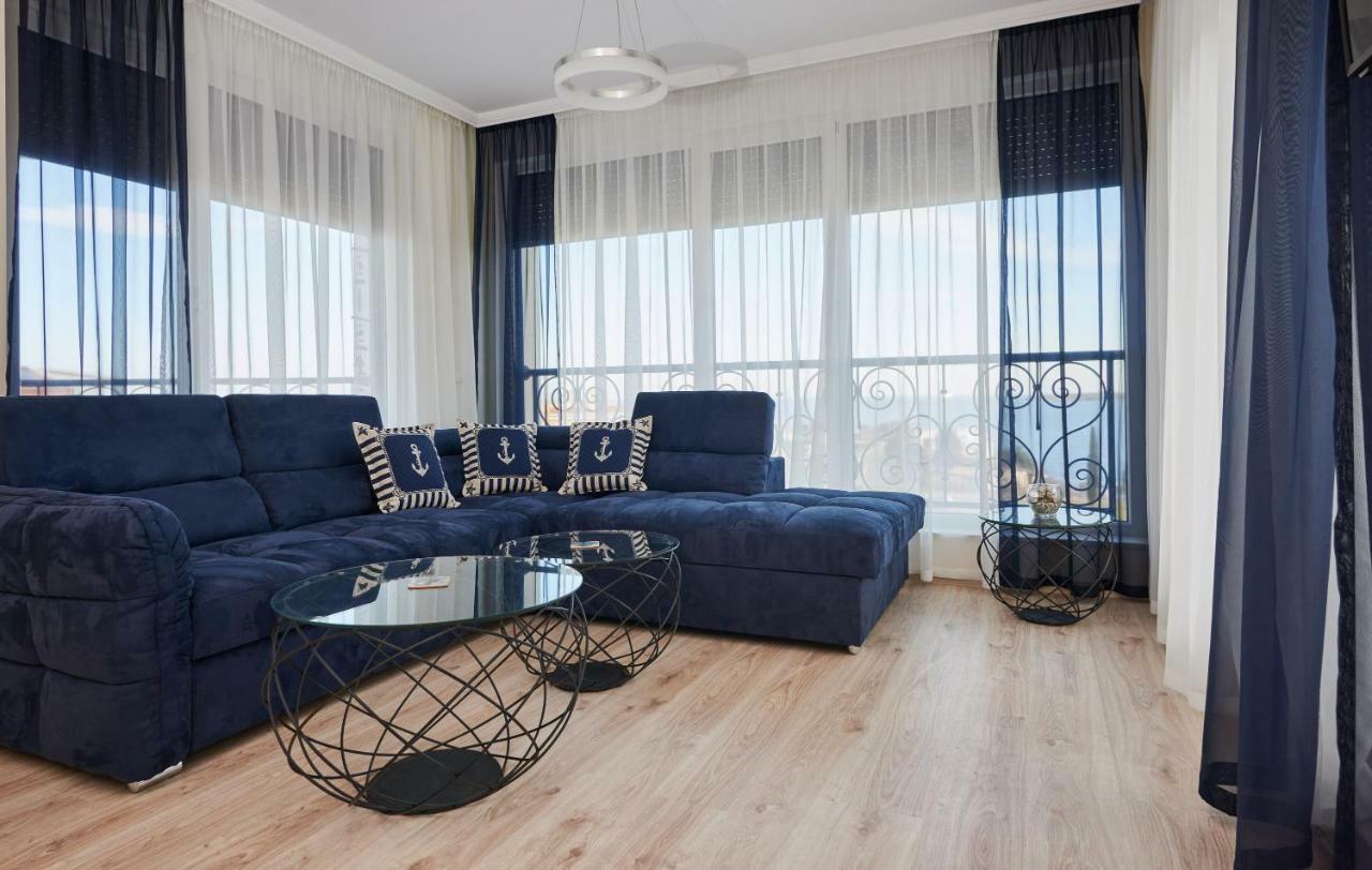 Morning Star Deluxe Apartment เชอร์โนโมเรทส์ ภายนอก รูปภาพ