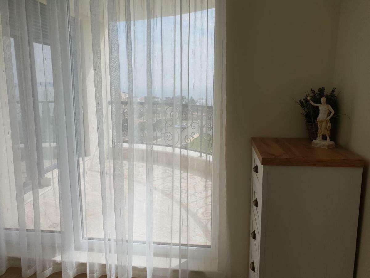 Morning Star Deluxe Apartment เชอร์โนโมเรทส์ ภายนอก รูปภาพ